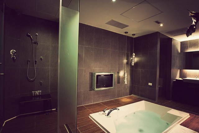 Would You Stay Here Batman Themed Hotel Room The Wild